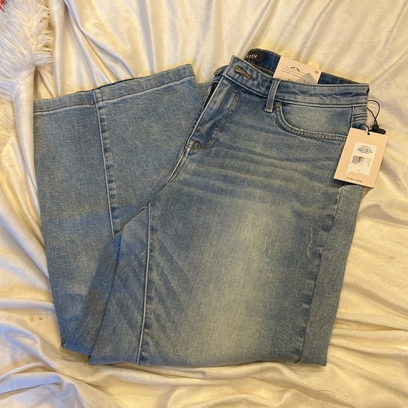 NWT women’s NYDJ Teresa Wide Leg Radiance jeans size 10 light colored denim - Picture 6 of 8